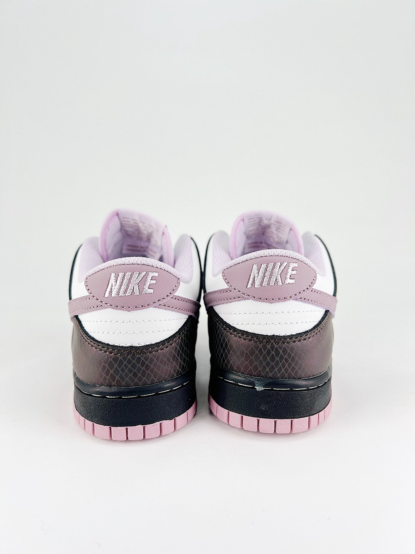 Nike Dunk Low SE Medium Ash Violet Snakeskin