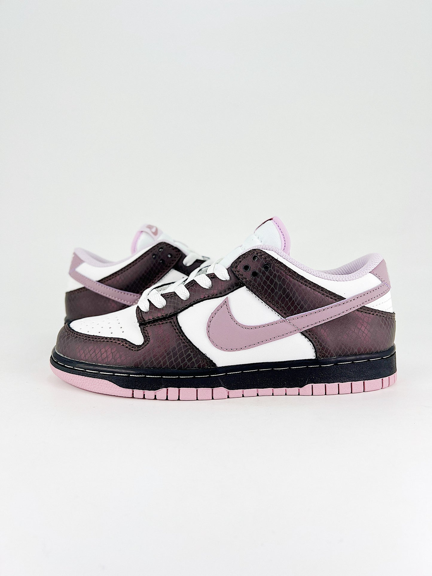 Nike Dunk Low SE Medium Ash Violet Snakeskin